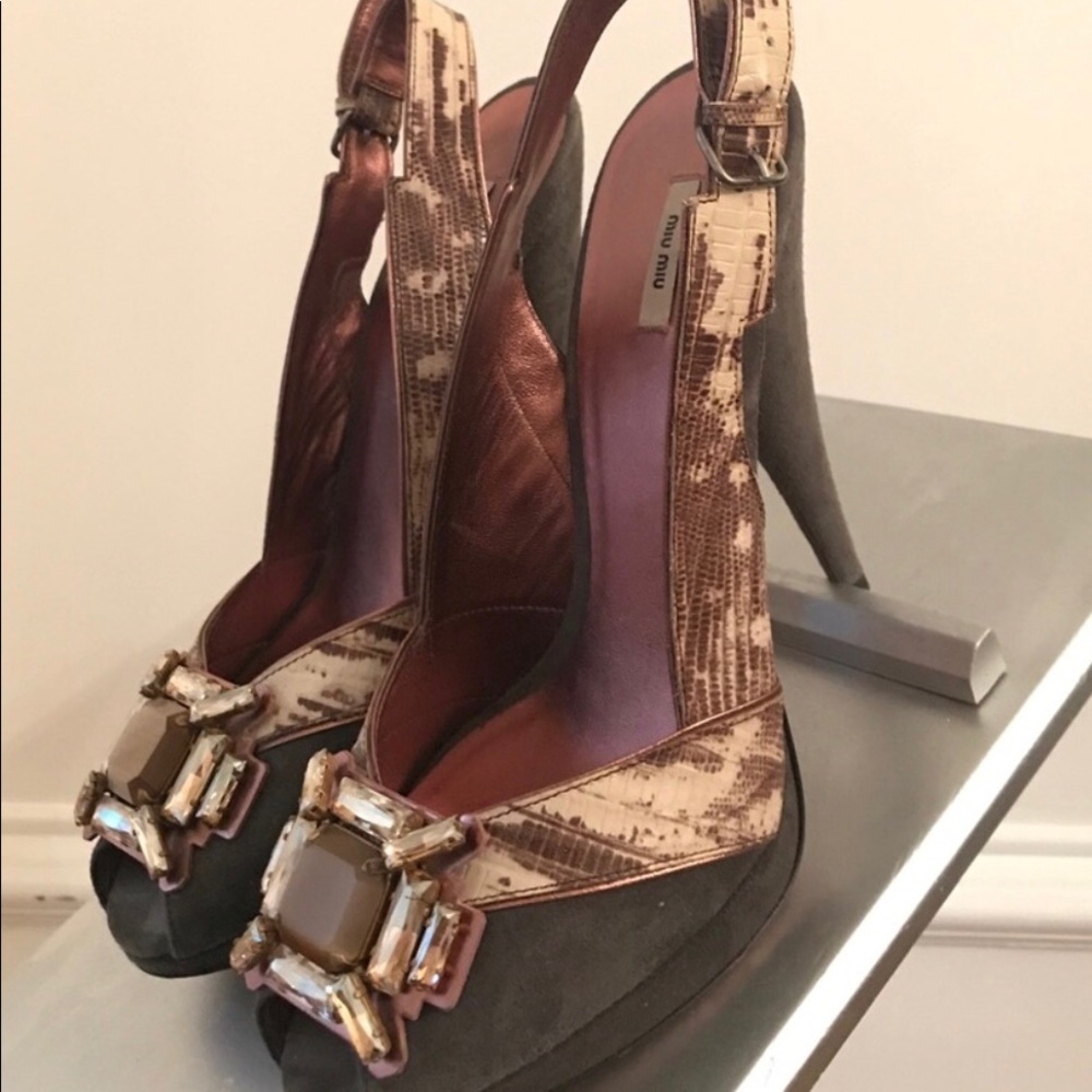 Miu Miu 👠 classic and sexy 😘
